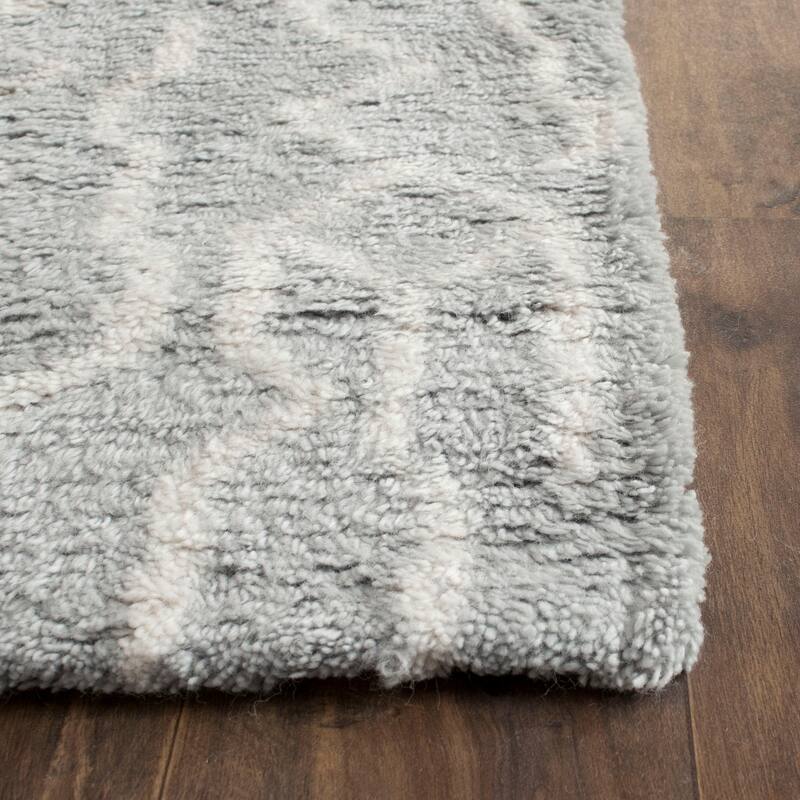 SAFAVIEH Handmade Casablanca Shag Angi Tribal Moroccan Wool Rug