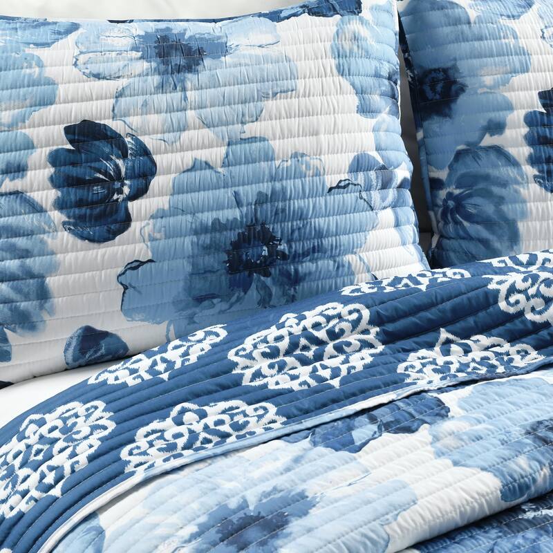 Levine Reversible Floral/ Damask 3-piece Quilt Set