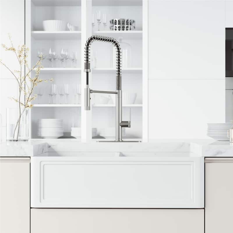 VIGO Sterling 23" H Single Handle Pull-Down Sprayer Kitchen Faucet