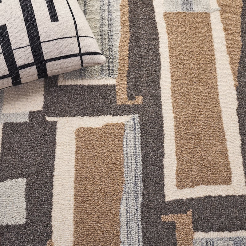 SAFAVIEH Handmade Ebony Brynhildur Wool Rug