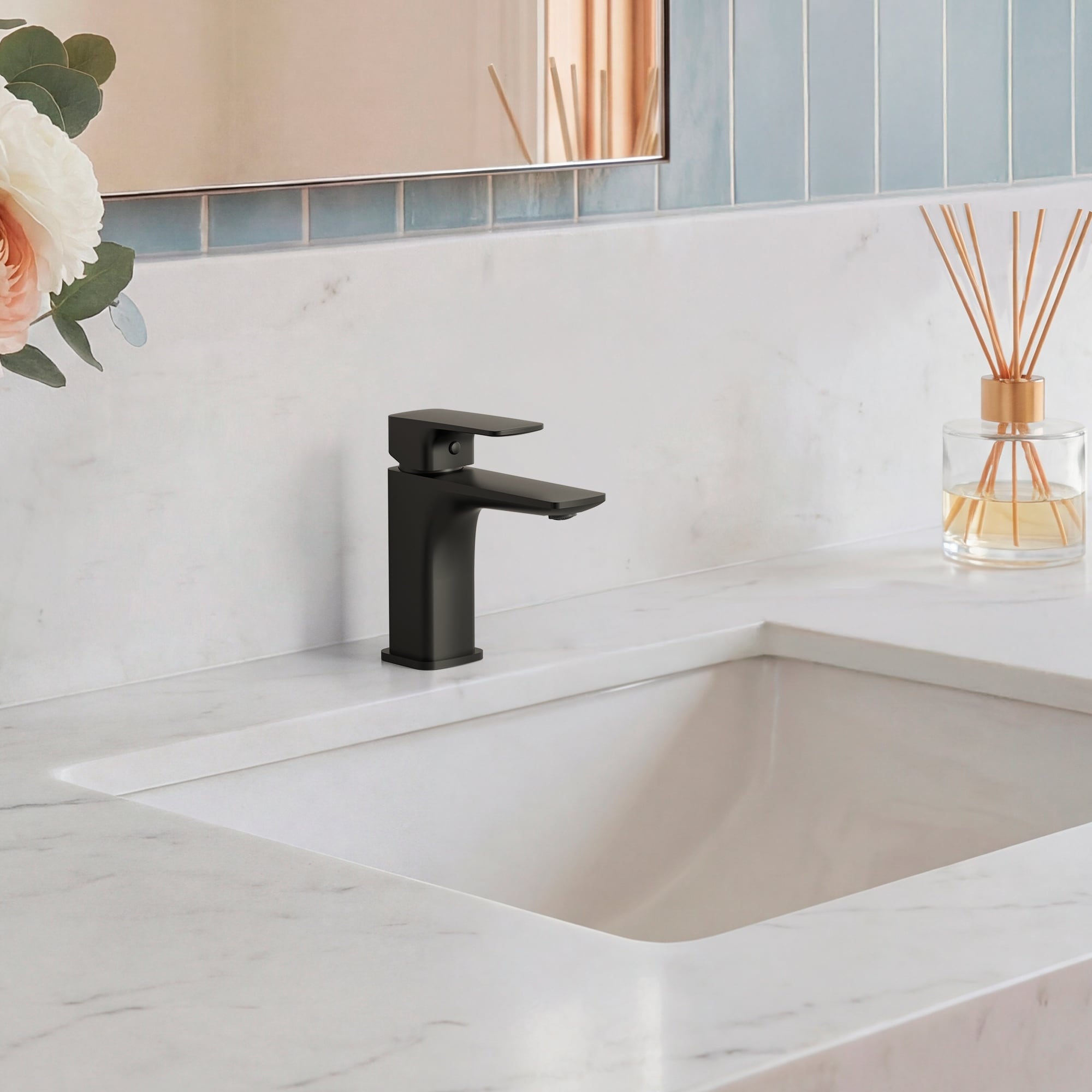 Single Hole Bathroom Faucet with Drain Assembly Deck Mount Single Handle Bathroom Sink Faucet Modern
