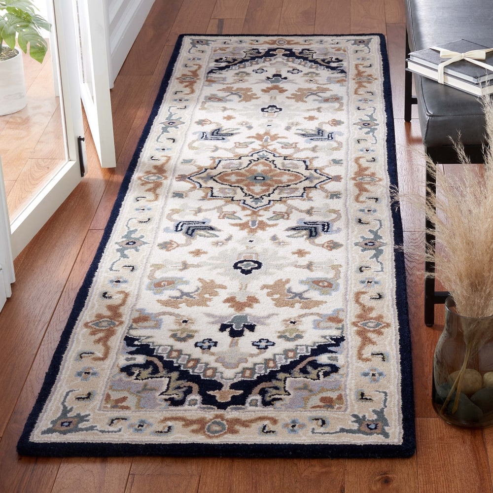 SAFAVIEH Handmade Heritage Carrol Traditional Oriental Wool Rug
