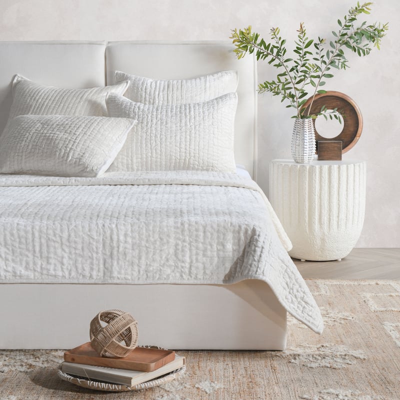 Villa by Classic Home Dimitry 3-Piece Velvet Quilt Set - Queen - White