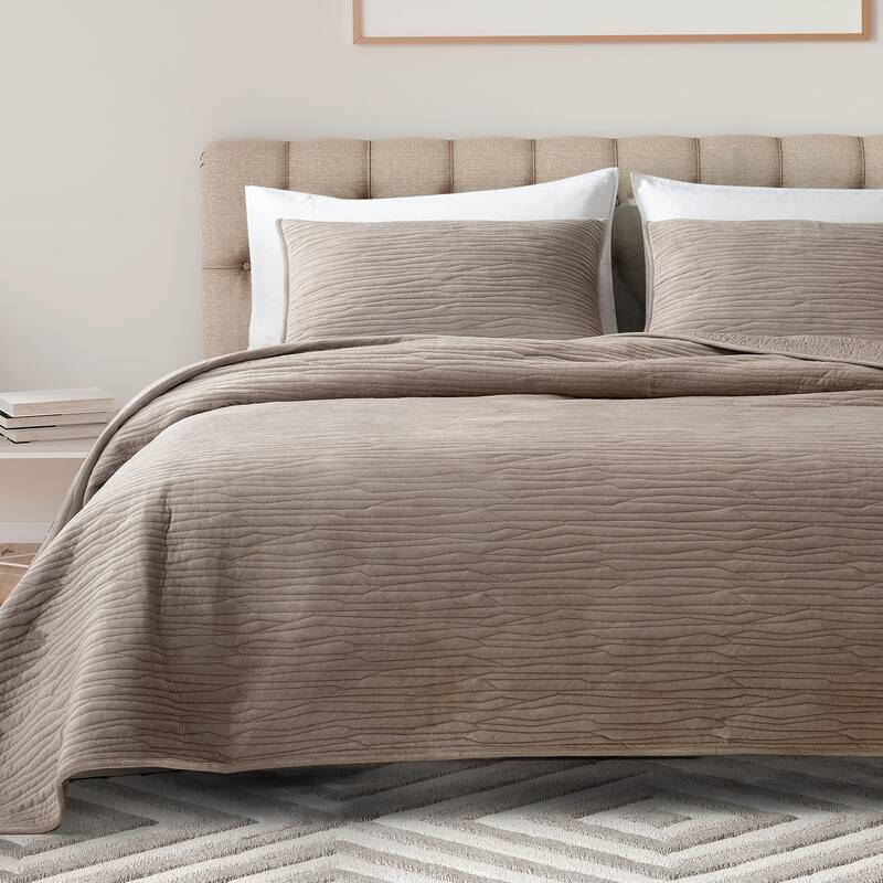 Wonderful Velvet 3 Piece Quilt Set