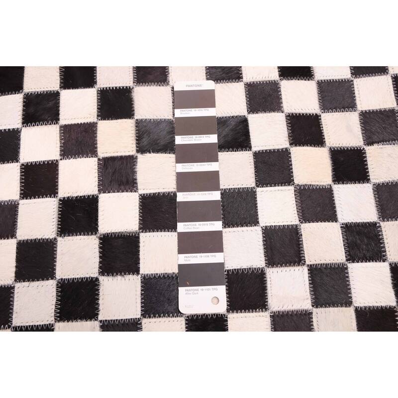 ECARPETGALLERY Handmade Cowhide Patchwork Black, Cream Leather Rug - 5'1 x 8'0