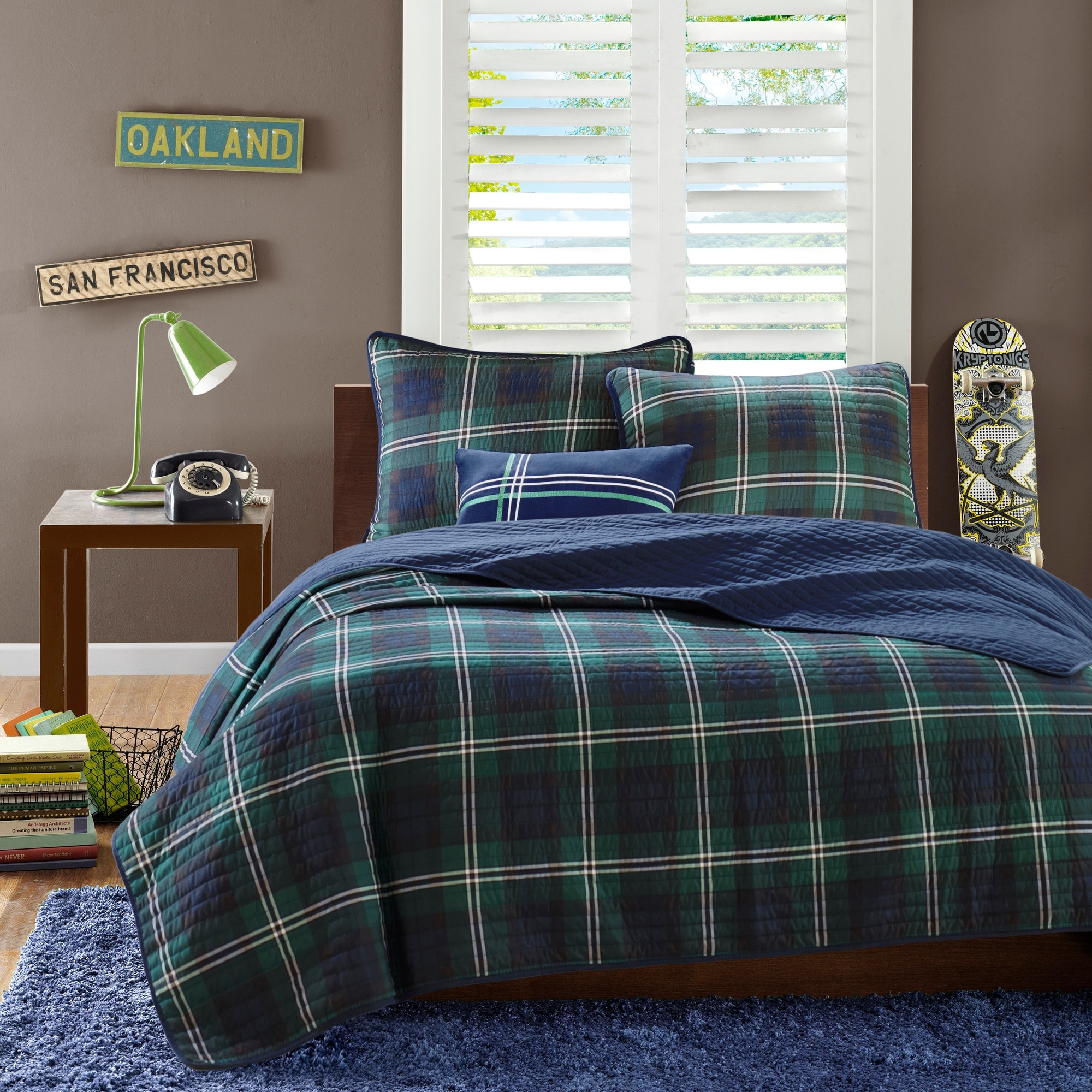 Intelligent Design Brody Reversible Quilt Set with Throw Pillow
