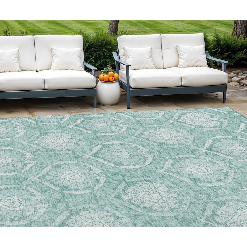 HomeRoots Medallion Transitional Rectangle Outdoor Rug - 10' X 14'
