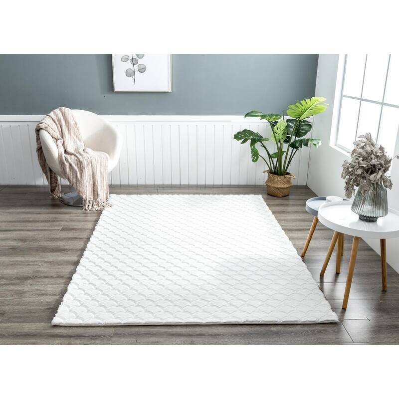 Chryso Collection Faux Fur Rug with Foil