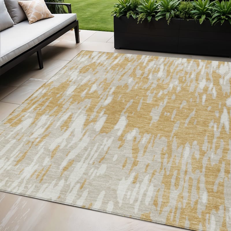 HomeRoots Abstract Transitional Rectangle Outdoor Rug - 5' X 8'
