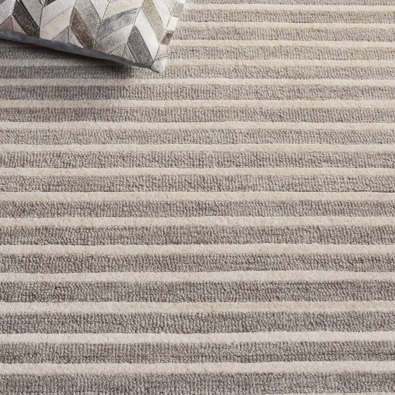 SAFAVIEH Handmade Ebony Sawako Wool Rug