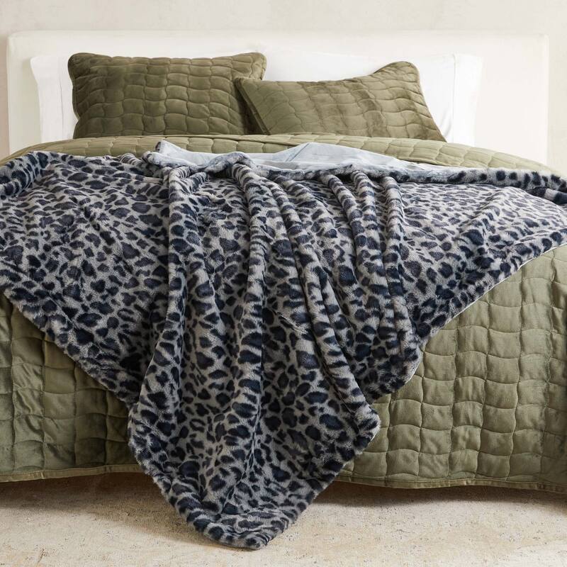 Luxurious Ruched Faux Fur Reversible Microfiber Throw