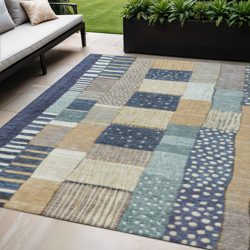 HomeRoots Geometric Transitional Rectangle Outdoor Rug - 5' X 8'