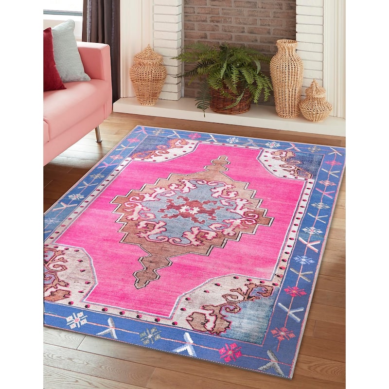 Traditional Rine Collection Area Rug - 8'4"x12' - Fuchsia