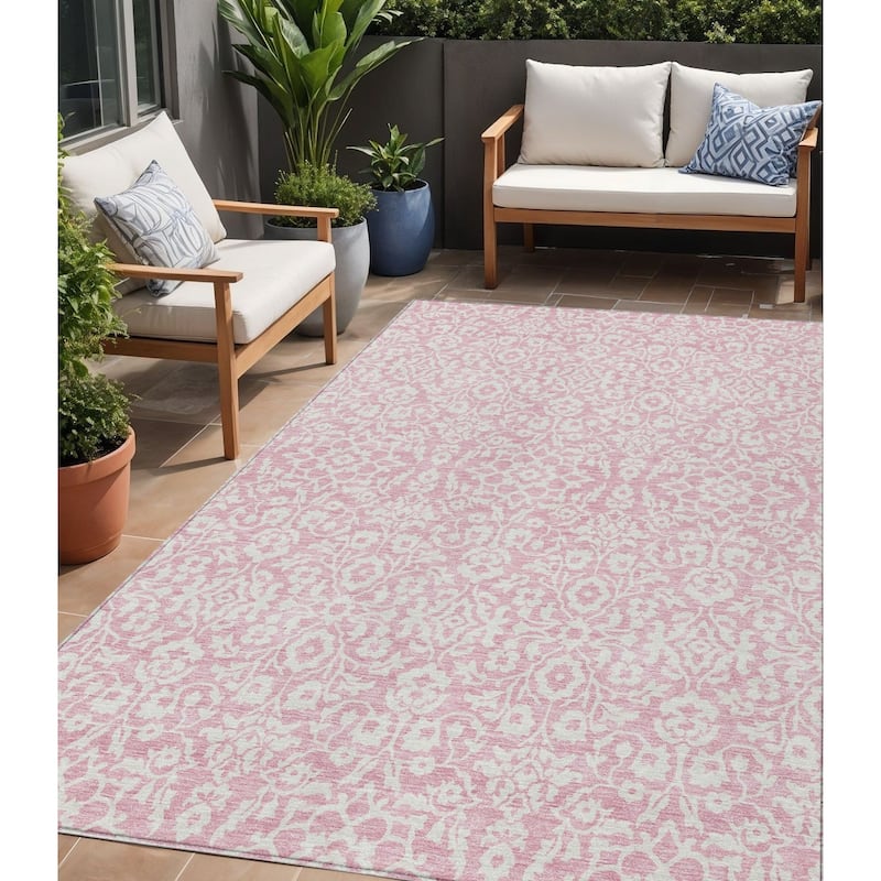 HomeRoots Damask Traditional Rectangle Outdoor Rug - 5' X 8'