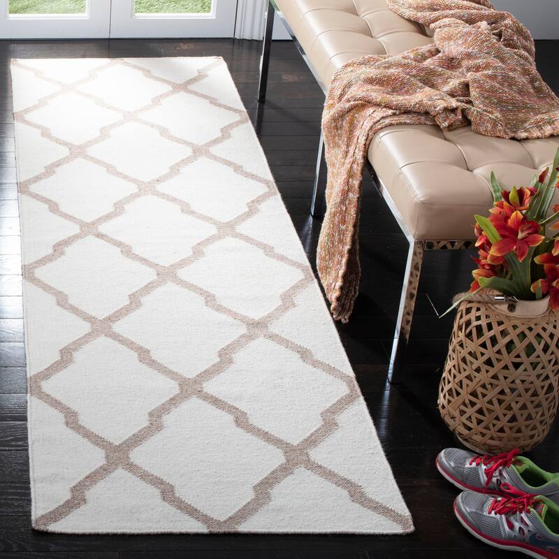 SAFAVIEH Handmade Flatweave Dhurries Cerys Modern Wool Rug - 2'6" x 8' Runner - Ivory/Camel