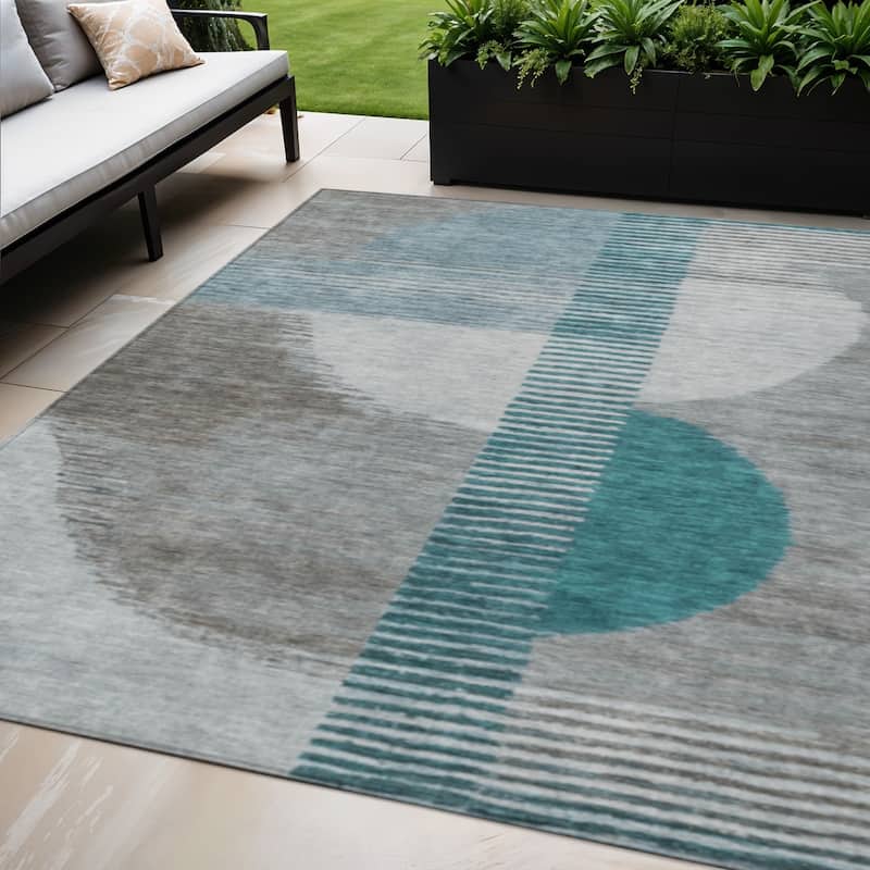 HomeRoots Geometric Transitional Rectangle Outdoor Rug - 5' X 8'