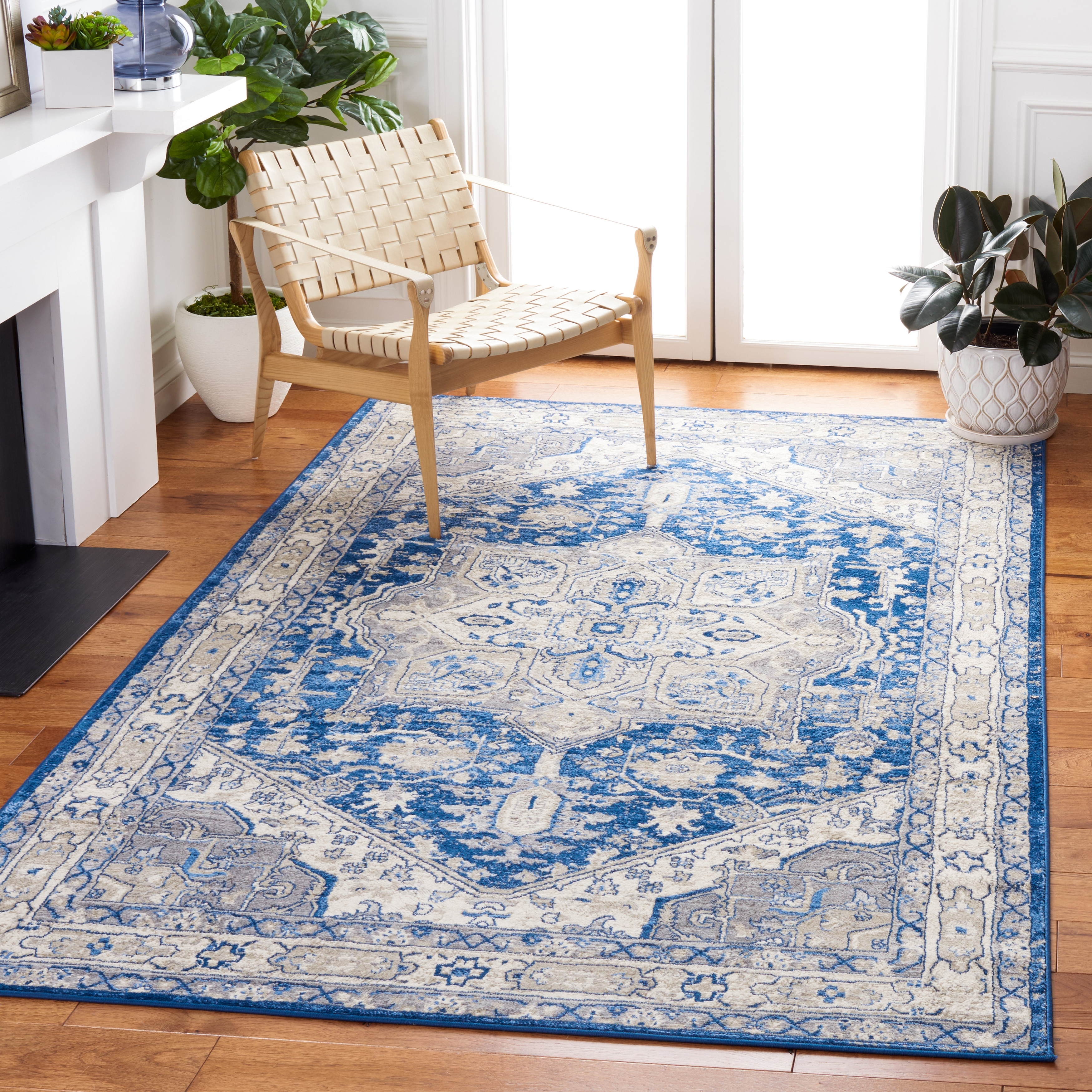 SAFAVIEH Brentwood Vessie Traditional Oriental Rug