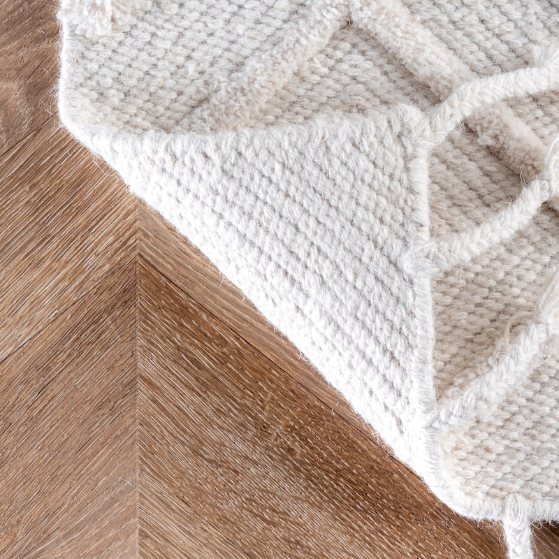 Nuloom Jinny Moroccan Wool Tasseled Area Rug