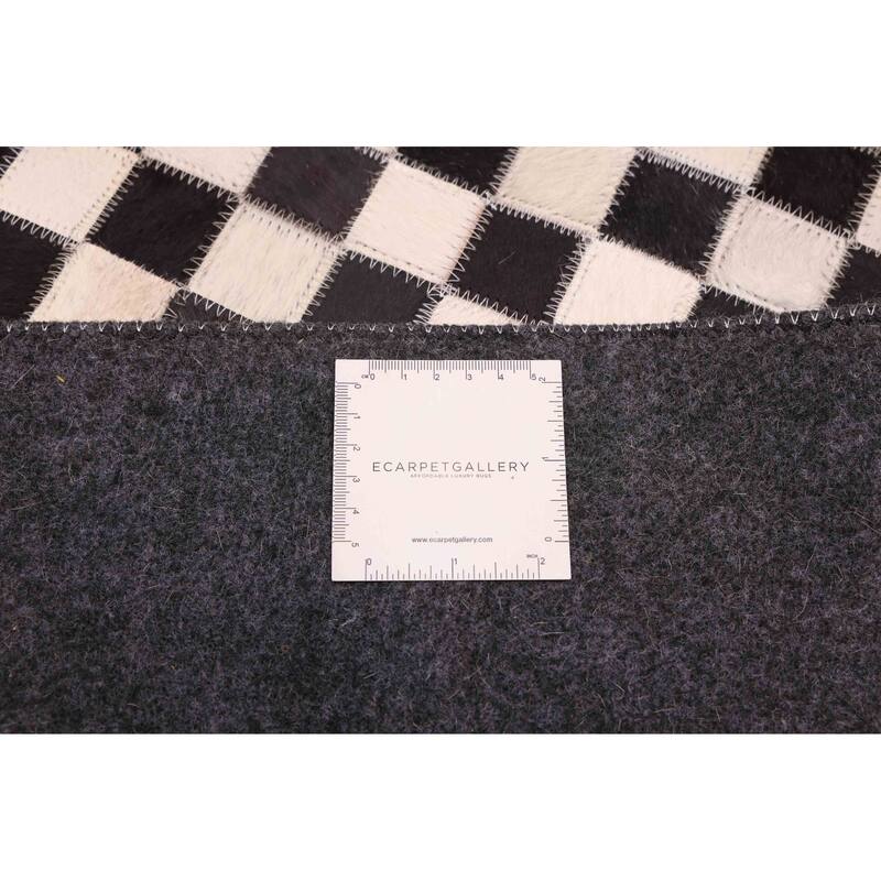 ECARPETGALLERY Handmade Cowhide Patchwork Black, Cream Leather Rug - 4'0 x 6'0