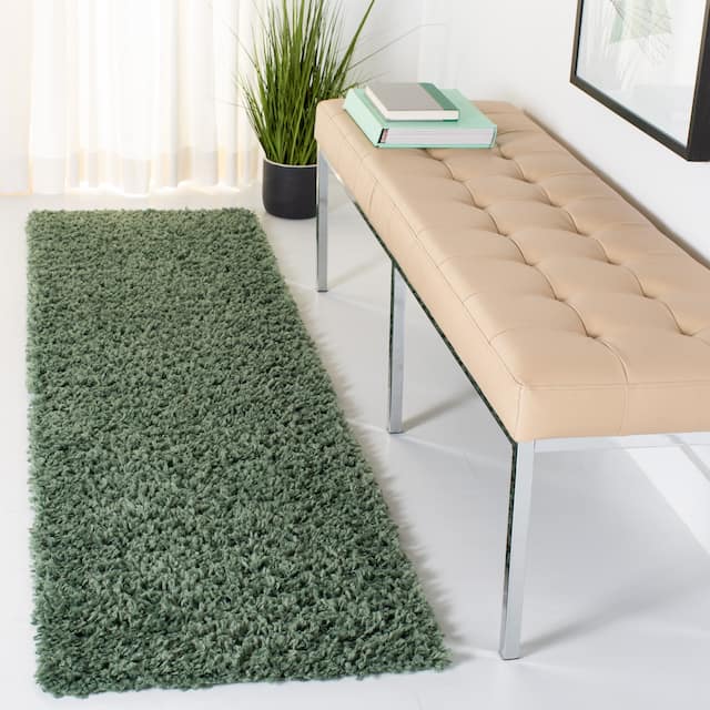 SAFAVIEH August Shag Veroana Solid 1.5-inch Thick Rug - 2' x 8' Runner - Green
