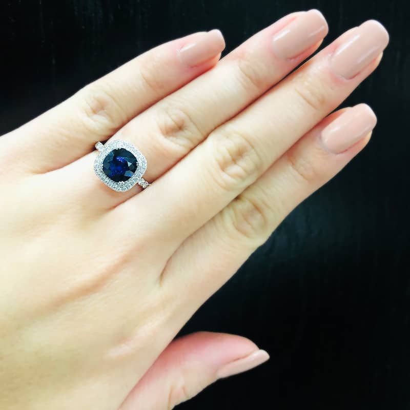 Auriya 18k Gold 2ct Cushion-cut Blue Sapphire Halo Diamond Engagement Ring 1ctw (H-I, SI1-SI2)