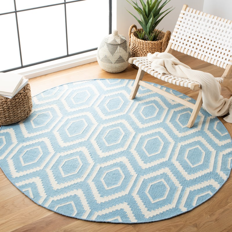 SAFAVIEH Handmade Flatweave Dhurries Roya Modern Moroccan Wool Rug - 6' Round - Blue/Ivory