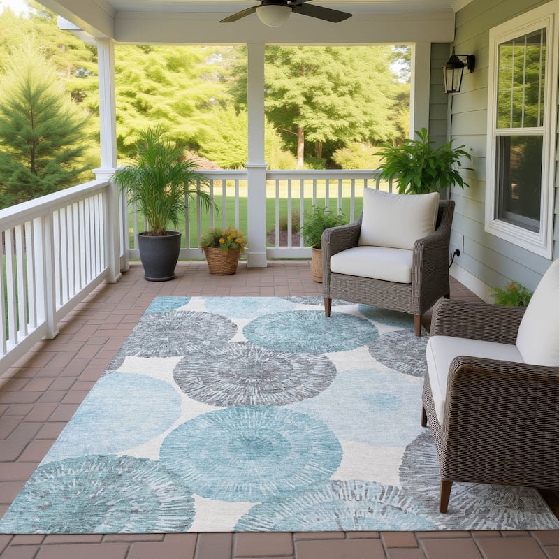 Machine Washable Indoor/ Outdoor Contemporary Devaughn Chantille Rug
