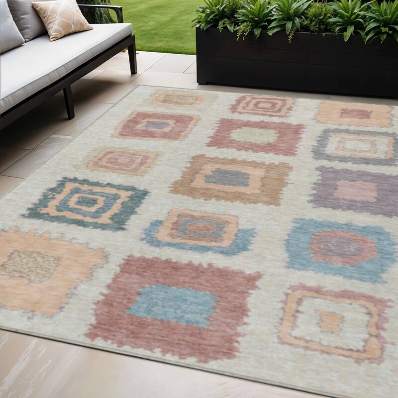 HomeRoots Geometric Transitional Rectangle Outdoor Rug - 5' X 8'