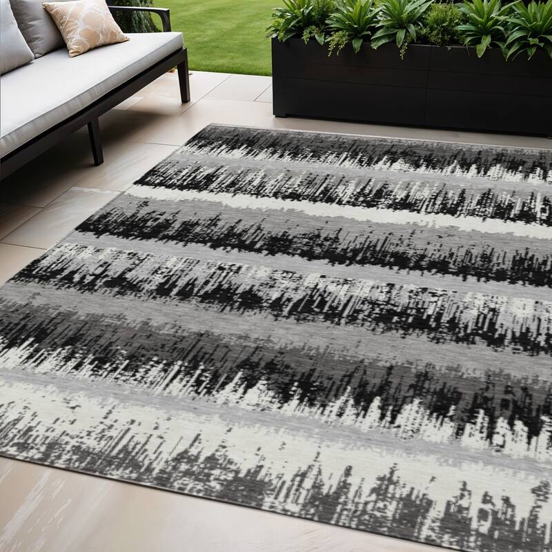 HomeRoots Striped Transitional Rectangle Outdoor Rug - 5' X 8'