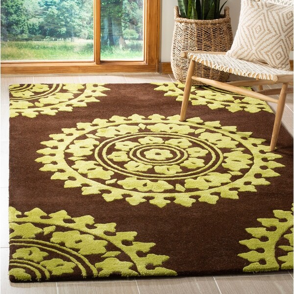 Safavieh Handmade Soho Shyhrete Medallion N.Z. Wool Rug. Opens flyout.