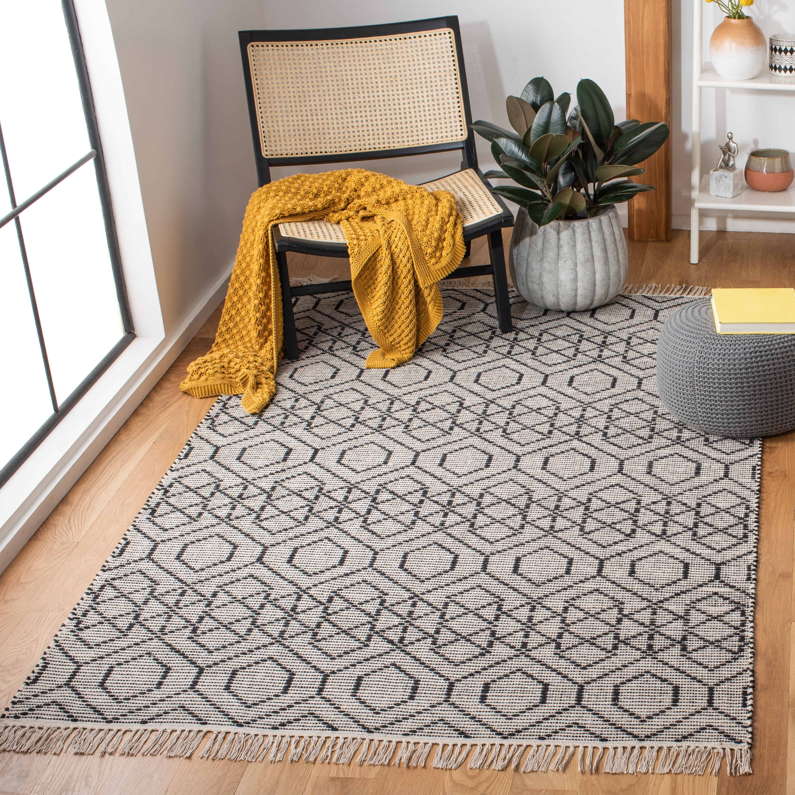 SAFAVIEH, Handmade Montauk Astridur Cotton Fringe Rug