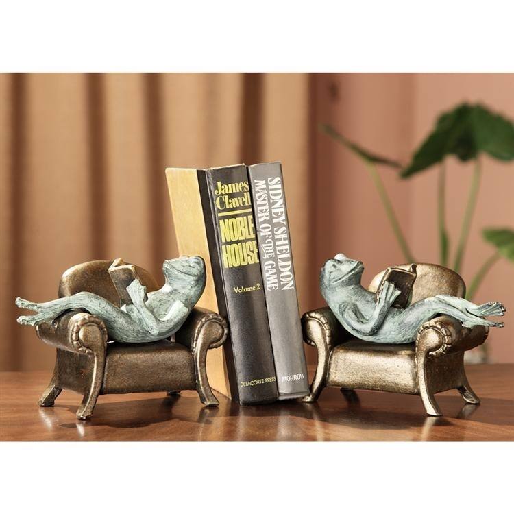 Spi Frogs Reading On Sofa Bookends - 6 X 8 X 4 inches