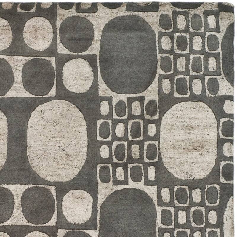 SAFAVIEH Handmade Soho Waldtraud Deco Stones N.Z. Wool Rug