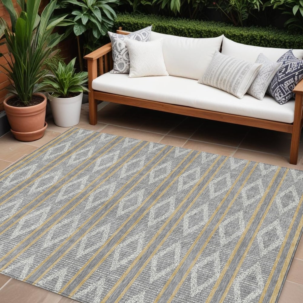 HomeRoots Geometric Transitional Rectangle Outdoor Rug
