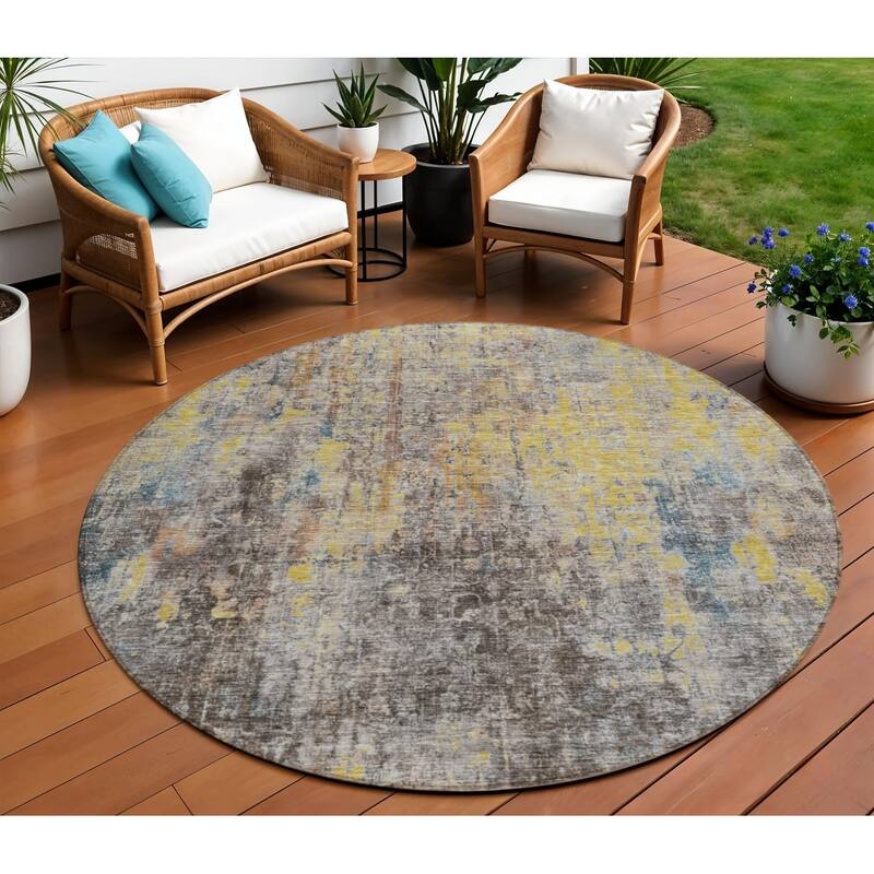 HomeRoots Abstract Transitional Rectangle Outdoor Rug - 8' Round