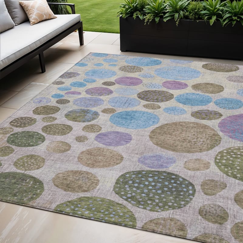 HomeRoots Geometric Transitional Rectangle Outdoor Rug - 5' X 8'