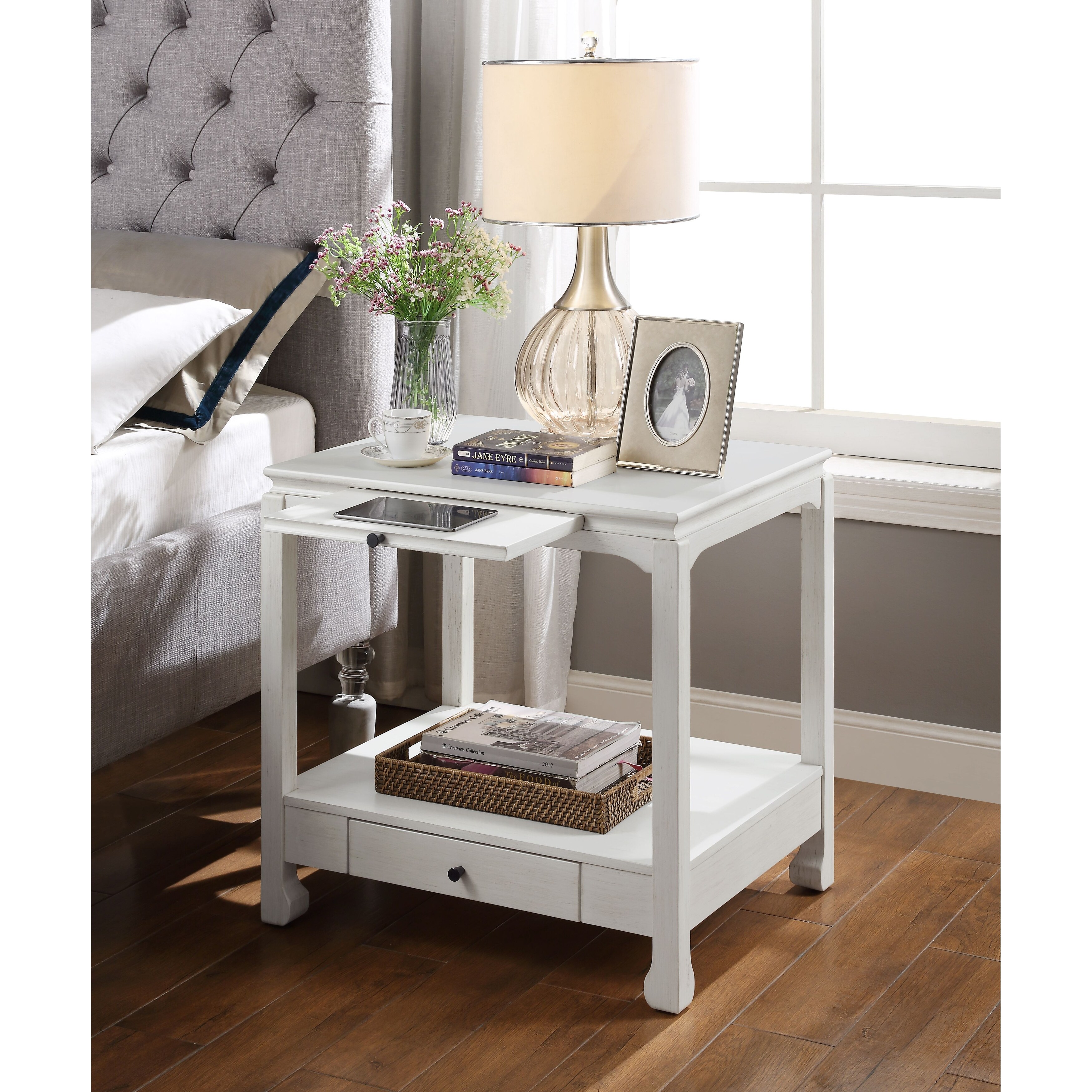 Transitional sales accent tables