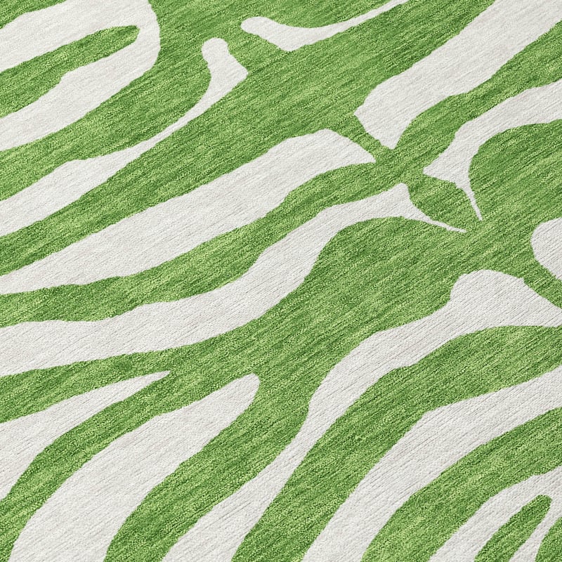Machine Washable Indoor/ Outdoor Modern Animal Print Chantille Rug