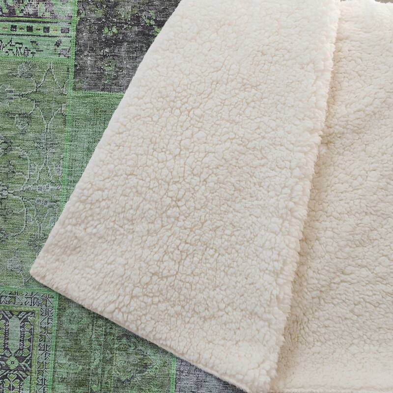 Premium Machine Washable Traditional Patchwork Sherpa Throw Blanket