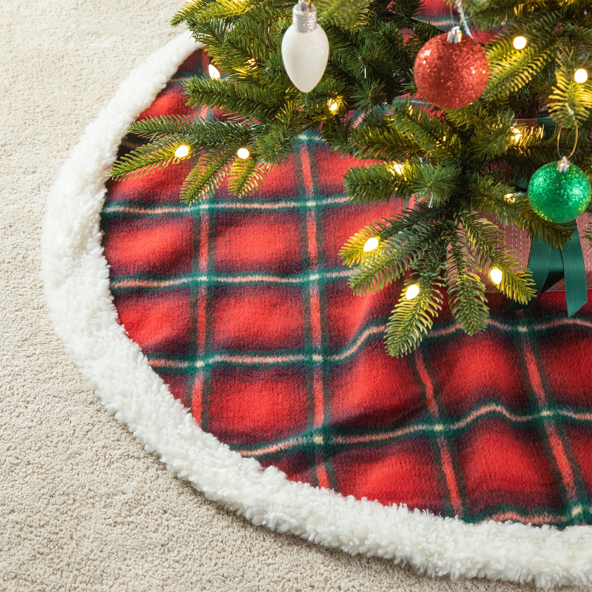 Glitzhome 48 D or 60 D Reversible Classic Plaid Flannel Christmas Tree Skirt