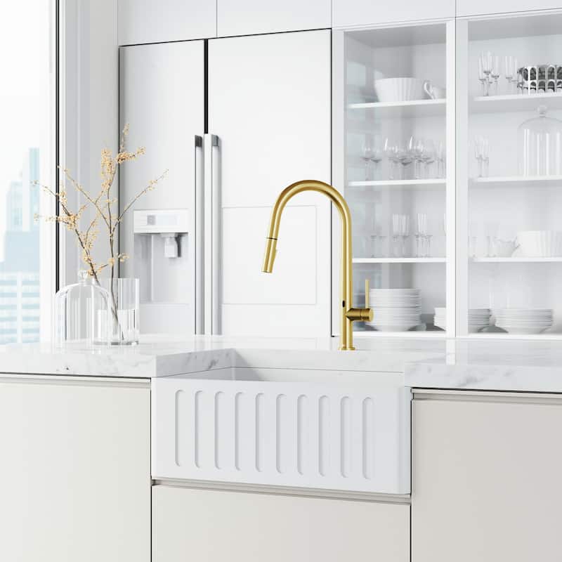 VIGO Greenwich 18" H Single Handle Pull-Down Sprayer Kitchen Faucet with Touchless Sensor