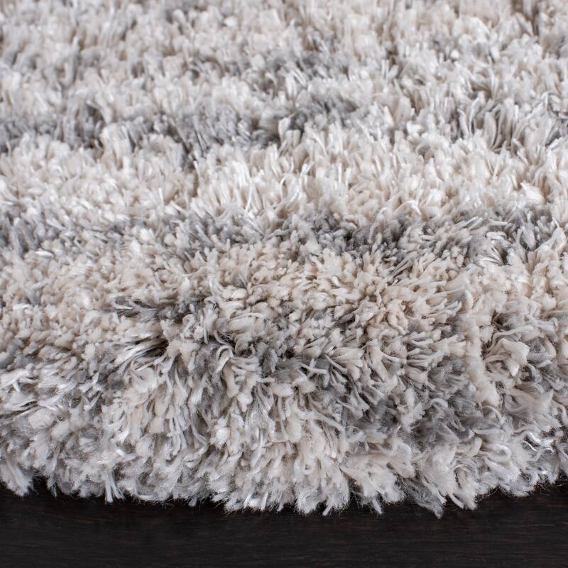SAFAVIEH Iceland Shag Sabrina 2.6-inch Thick Rug