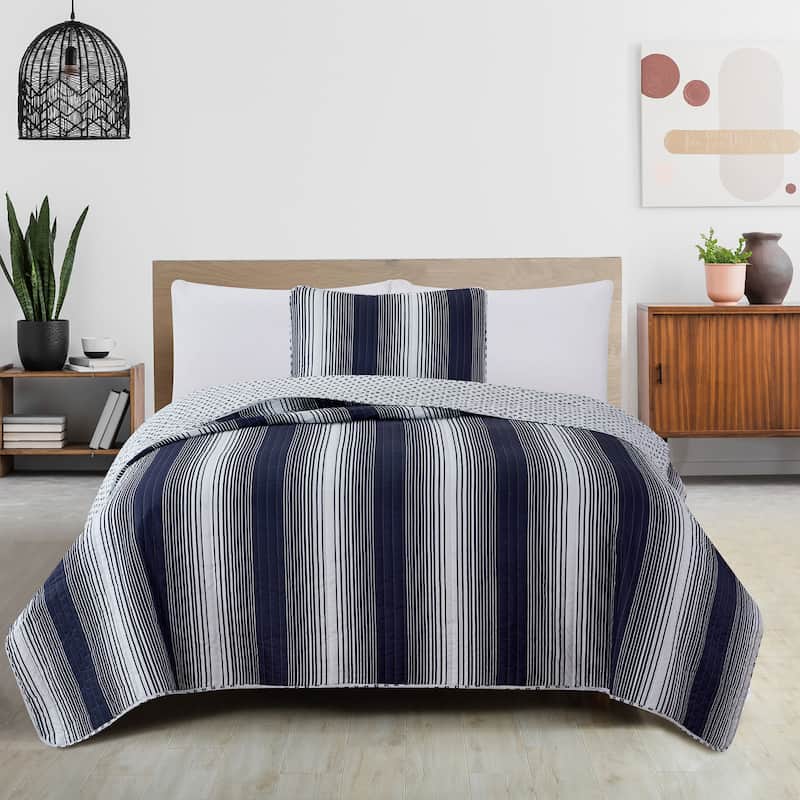 Luxurious Striped Microfiber Quilt Set With Shams