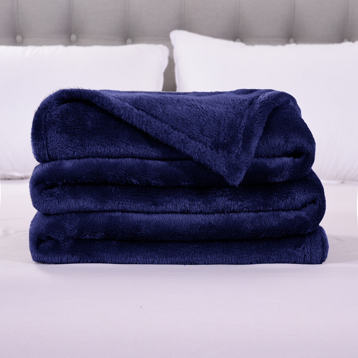 Luxury Soft Flannel Fleece Blanket for All Seasons  -image