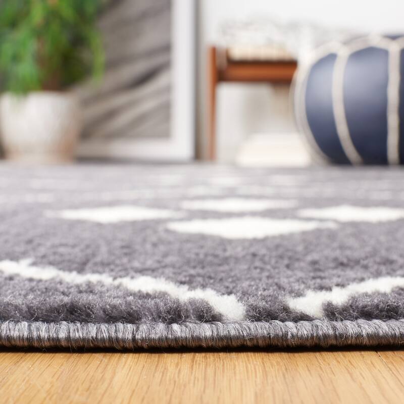 SAFAVIEH Pyramid Myrtice Moroccan Tribal Rug
