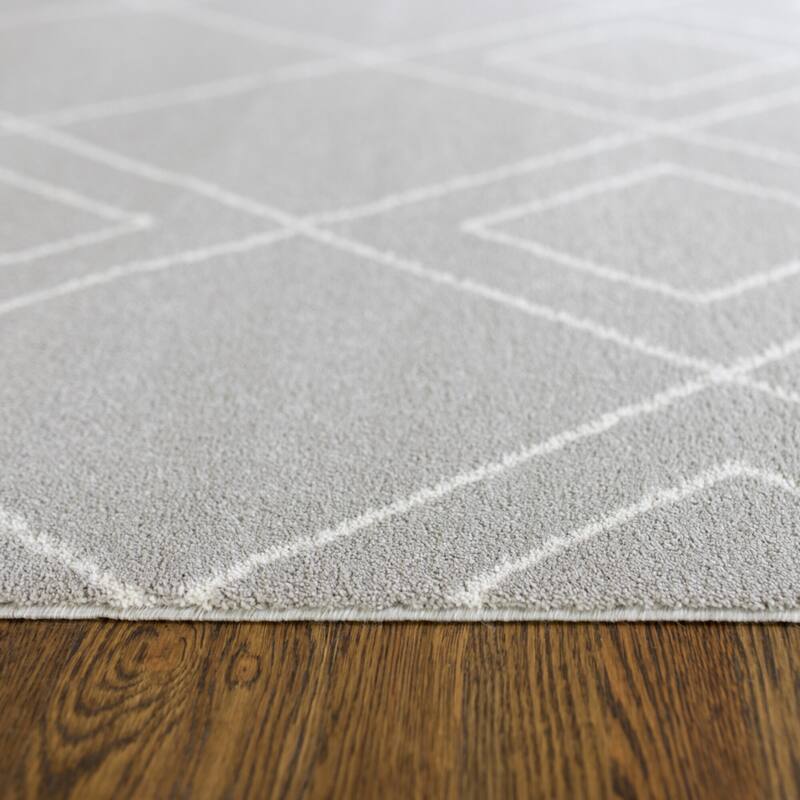 Carson Carrington Isgarde Diamond Area Rug