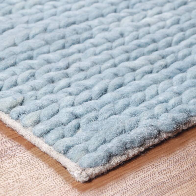Handcrafted Traditional Rustic Handmade Braided Wool Indoor Area Rug by Superior