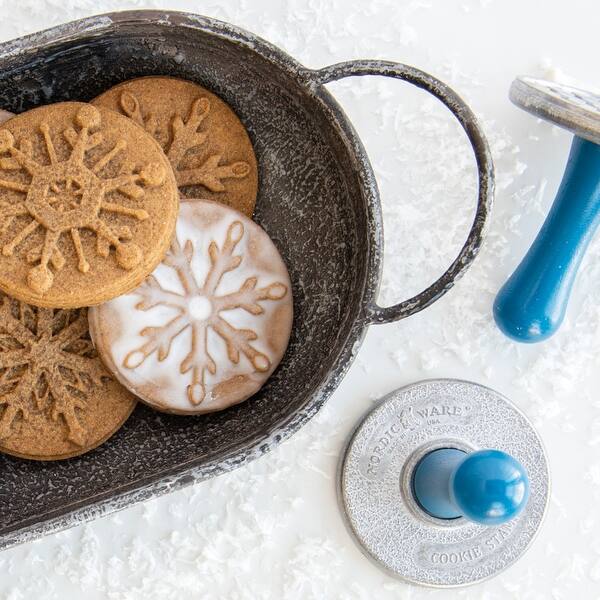 Nordic Ware Disney Frozen 2- Cast Snowflake Cake Pan 
