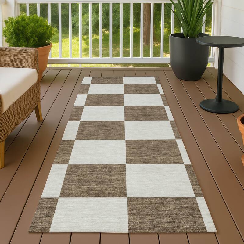 Machine Washable Indoor/ Outdoor Modern Checker Chantille Rug - Chocolate - 2'3" x 7'6"