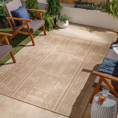 Livabliss Azucena Global Diamond Indoor/ Outdoor Area Rug